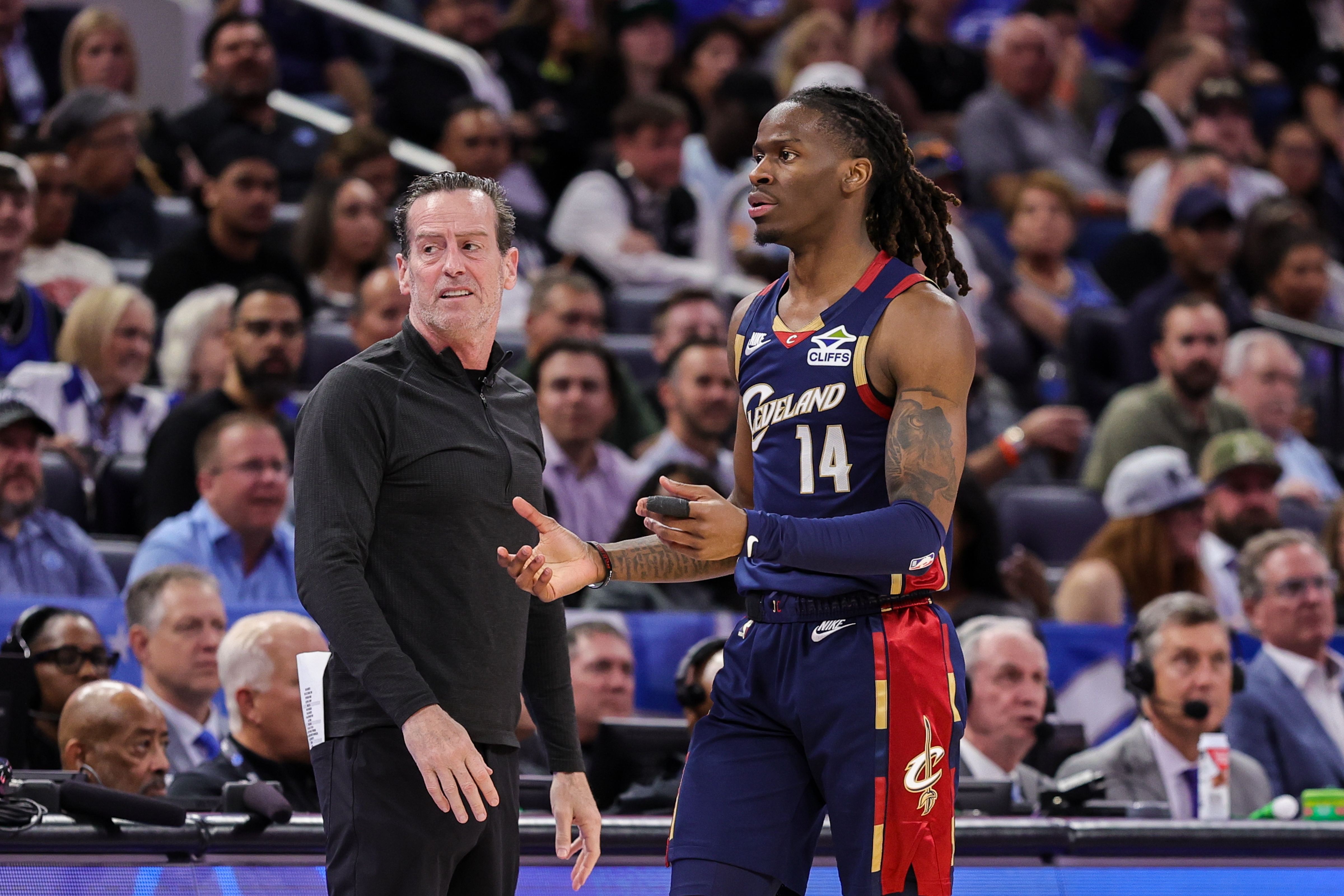 乐鱼-埃利斯：魔术倾向于冲筐 一开始我们让他们上篮有点太容易了