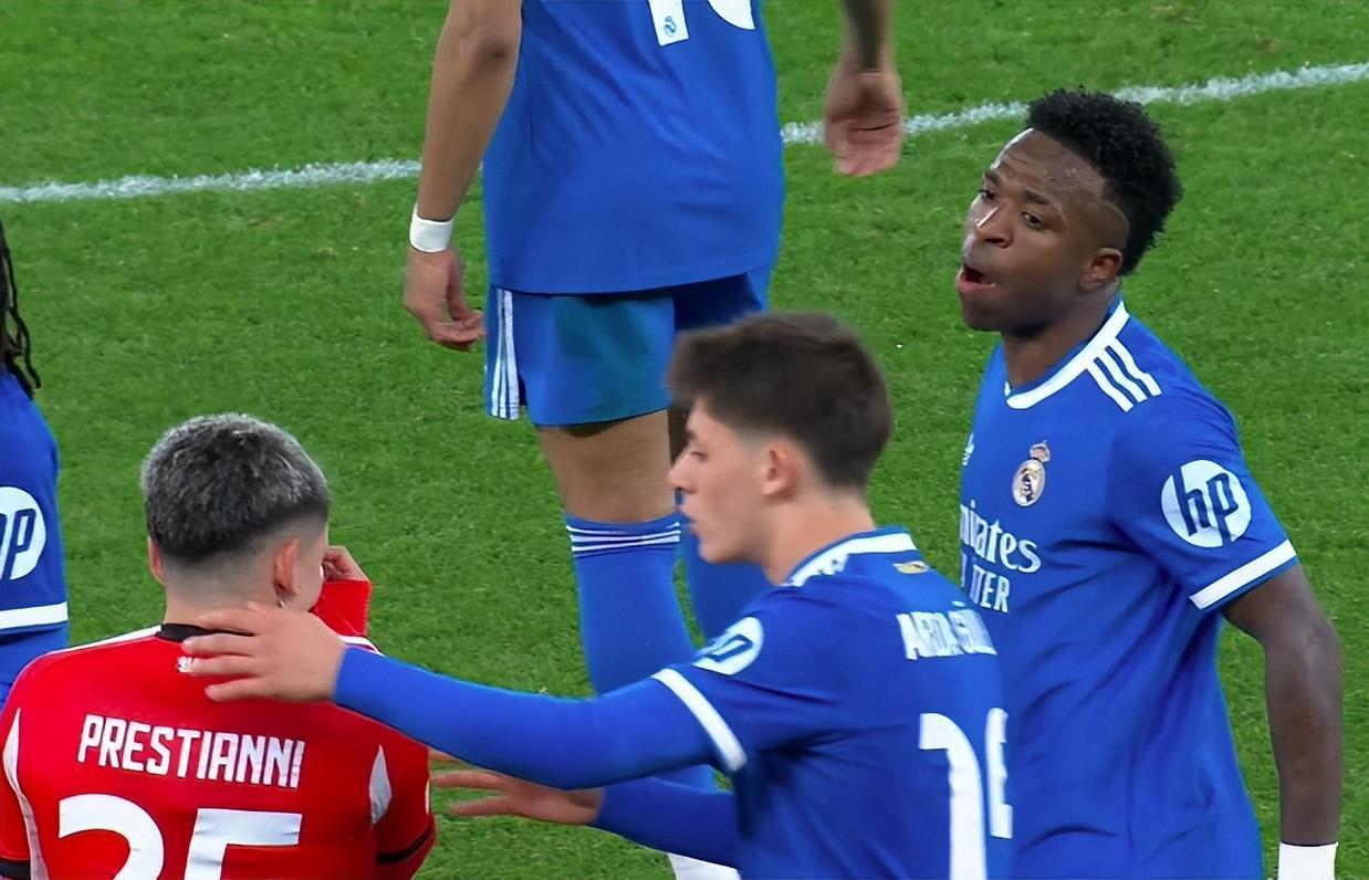 乐鱼体育-罕见！维尼修斯进球后愤怒罢赛：投诉对手歧视 贴着穆帅耳朵说话