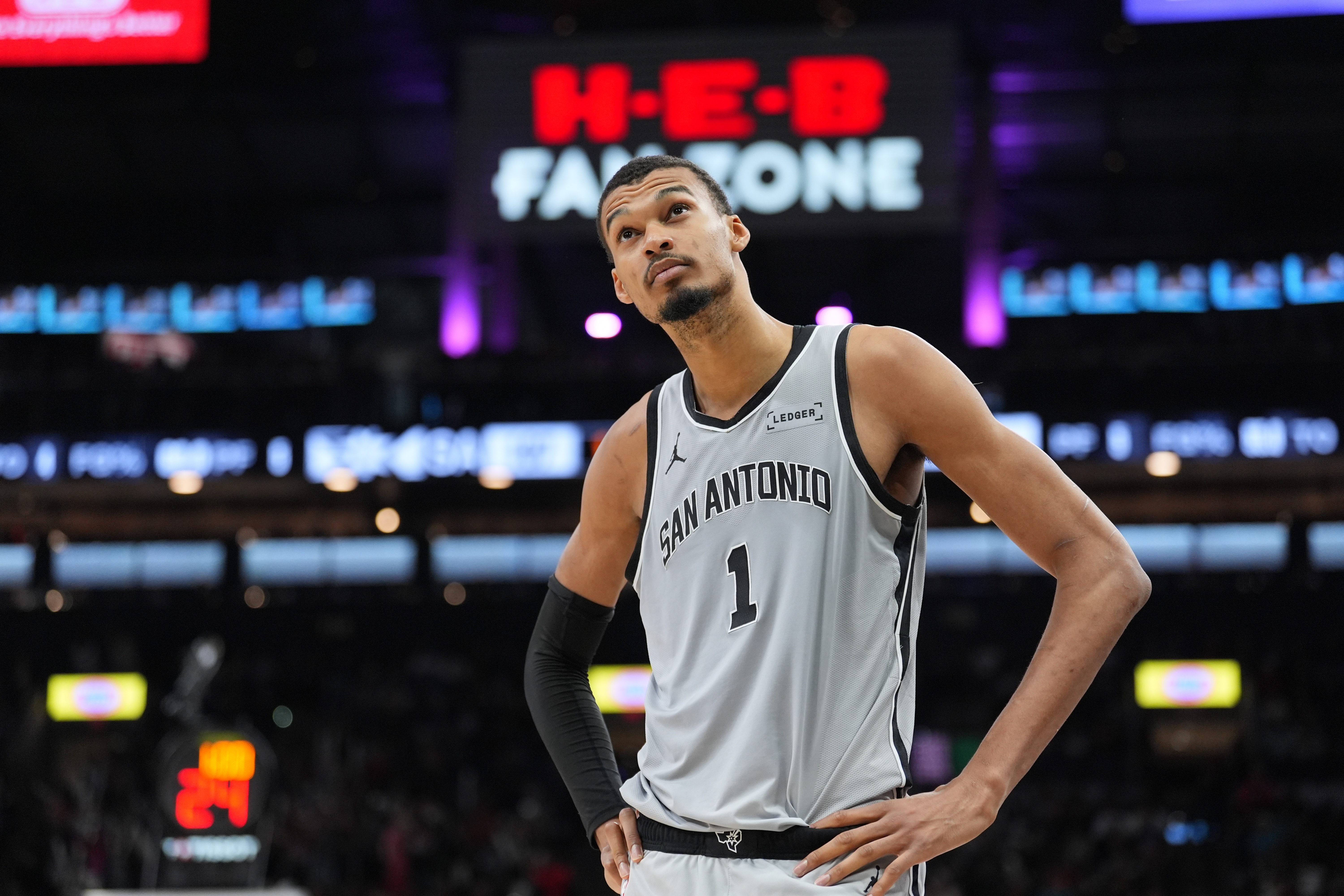 乐鱼登录-马刺2月以来16胜1负 进攻效率第1&amp;防守效率第2 7人当过单场得分王