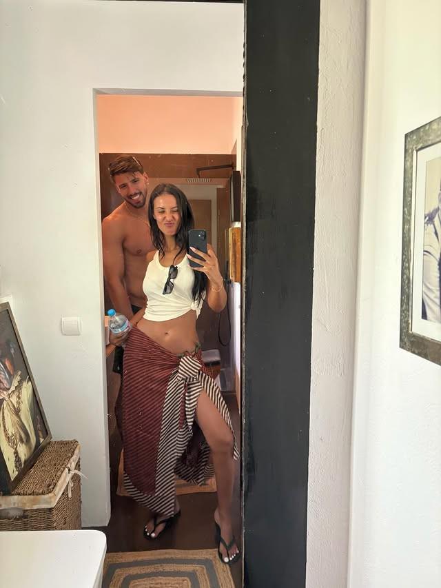 乐鱼登录-女大三抱金砖，鲁本-迪亚斯和女友一同在葡萄牙度过假期